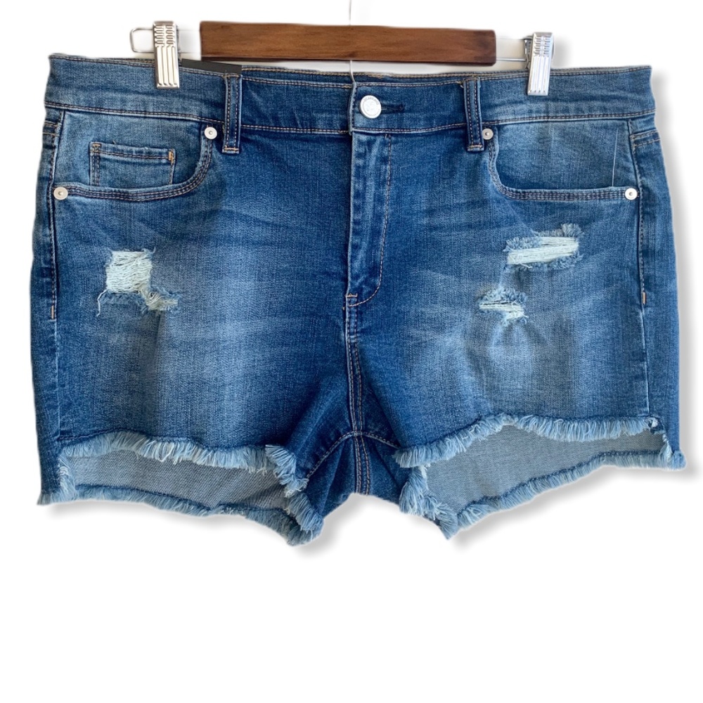 NWT|BLANK NYC DISTRESSED DENIM SHORTS